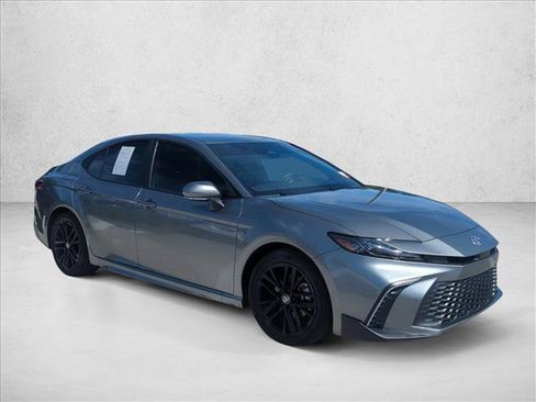 Used 2026 Toyota Camry SE FWD image 3
