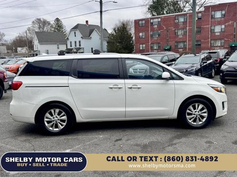 Used 2016 Kia Sedona LX w/ LX Essentials Premium Package image 4