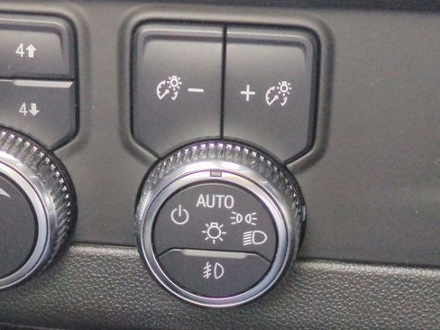 Used 2023 GMC Yukon XL Denali image 31