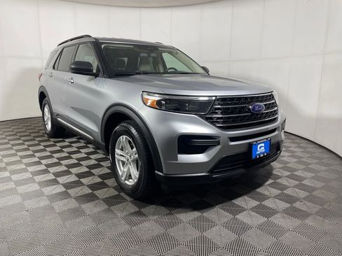 Used 2020 Ford Explorer XLT w/ Comfort Package AWD/4WD image 2