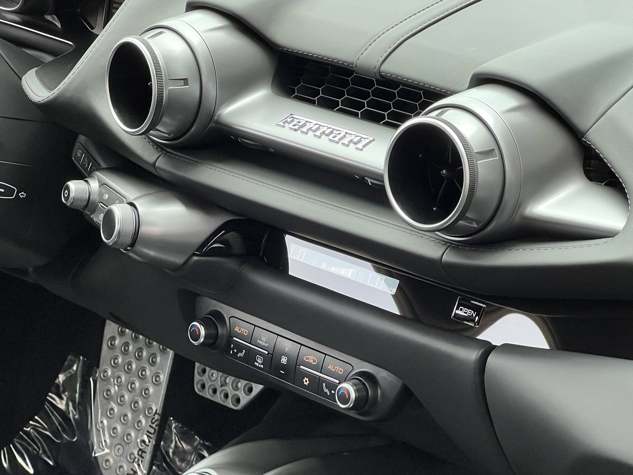 Used 2020 Ferrari 812 Superfast RWD image 37
