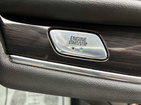 Used 2019 Buick Enclave Essence w/ LPO, Sport Appearance Package image 15