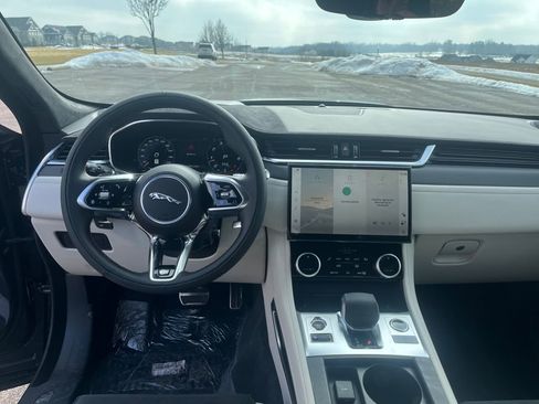 New 2026 Jaguar F-PACE SVR image 12