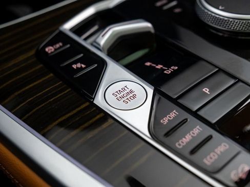 Certified 2025 BMW X7 xDrive40i w/ Premium Package image 23