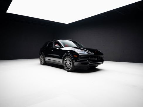 Used 2023 Porsche Cayenne S image 90