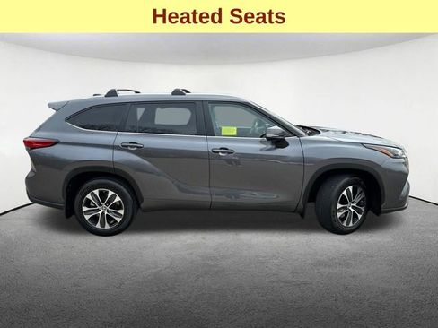 Used 2023 Toyota Highlander XLE AWD/4WD image 12