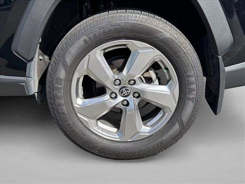 Used 2021 Toyota RAV4 XLE Premium AWD/4WD image 9