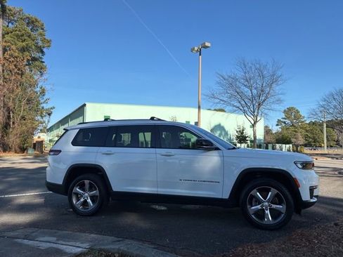 Used 2022 Jeep Grand Cherokee L Limited image 3