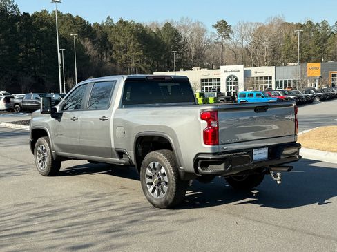 Used 2024 Chevrolet Silverado 2500 Custom w/ Custom Value Package image 3