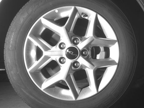 Used 2025 Kia Soul LX w/ LX Technology Package FWD image 13