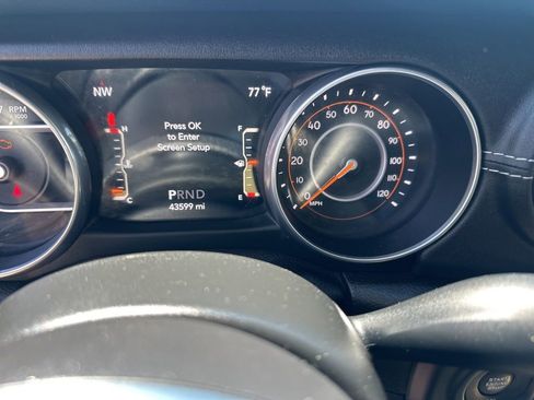 Used 2018 Jeep Wrangler Unlimited Sahara AWD/4WD image 15