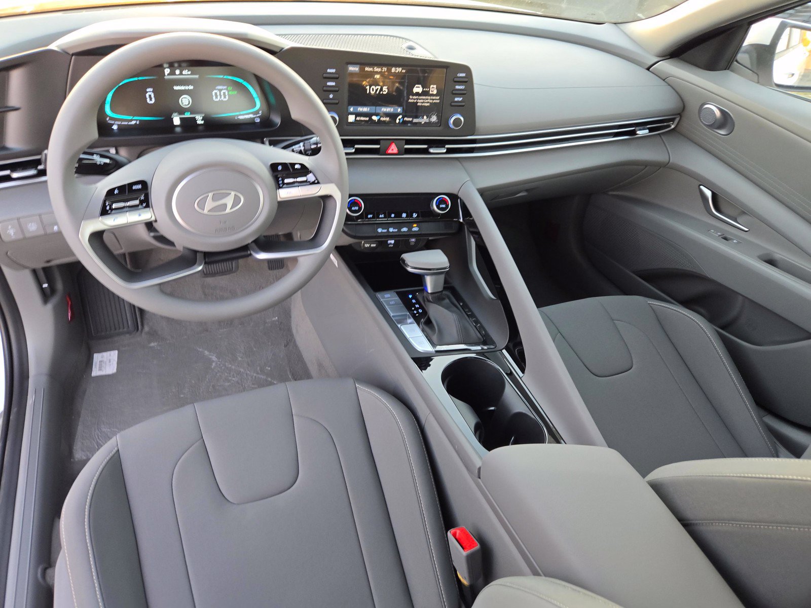 New 2026 Hyundai Elantra Hybrid FWD image 12
