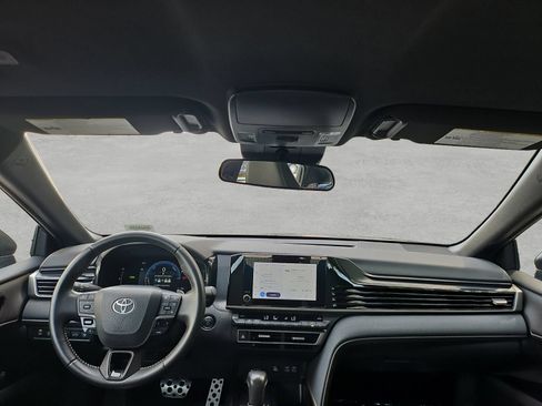 Used 2025 Toyota Camry SE FWD image 39