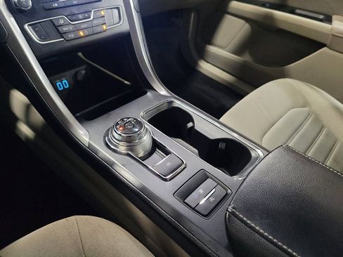 Used 2020 Ford Fusion SE FWD image 26