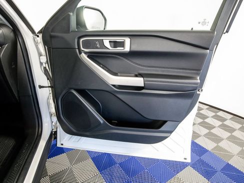 Used 2023 Ford Explorer XLT w/ Equipment Group 202A AWD/4WD image 17