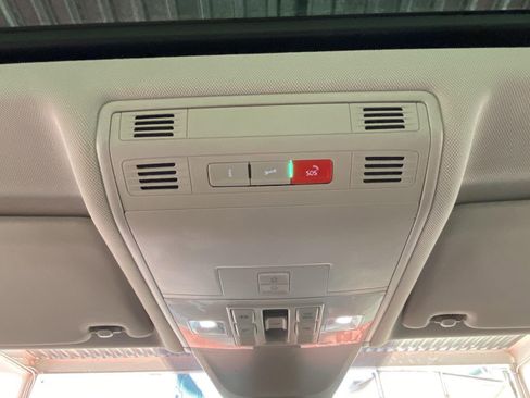 Used 2022 Volkswagen Tiguan SE image 29