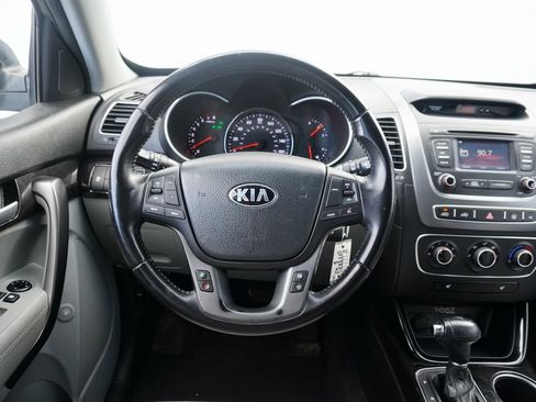 Used 2014 Kia Sorento LX image 12