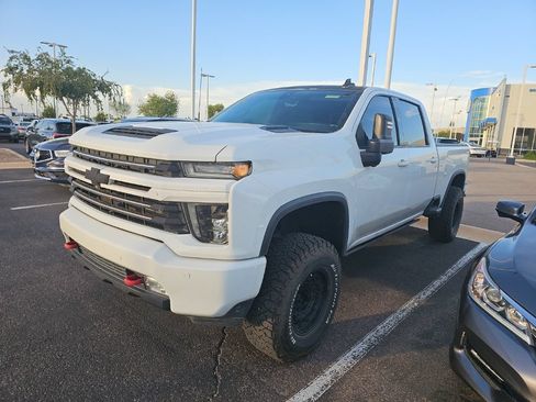 Used 2020 Chevrolet Silverado 2500 High Country w/ Technology Package AWD/4WD image 8