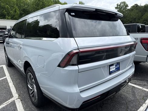Used 2025 Lincoln Navigator L Reserve AWD/4WD image 18
