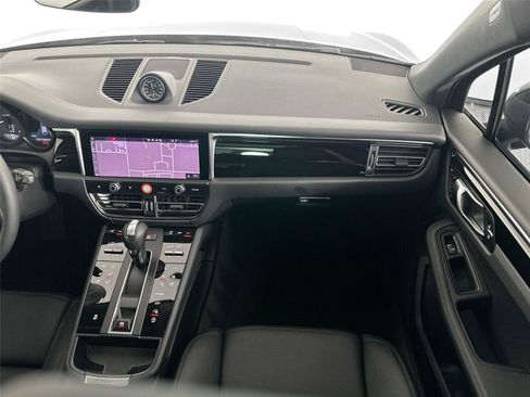 Certified 2026 Porsche Macan AWD/4WD image 30