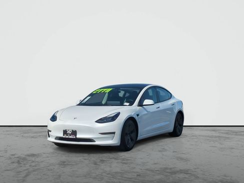 Used 2023 Tesla Model 3 Standard Range RWD image 4