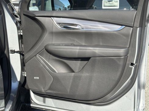 Used 2025 Cadillac XT6 Luxury image 33
