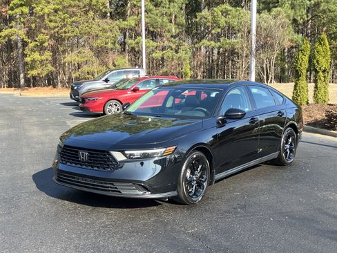 Used 2025 Honda Accord SE image 6