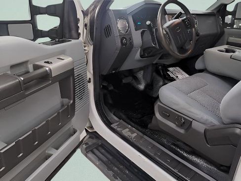 Used 2015 Ford F250 XLT w/ XLT Interior Package image 6