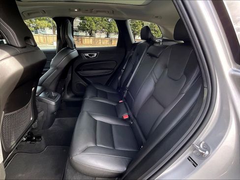 Used 2025 Volvo XC60 B5 Core image 29