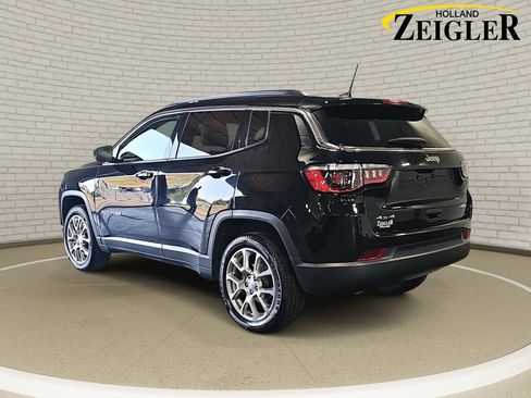 Used 2024 Jeep Compass Latitude AWD/4WD image 7