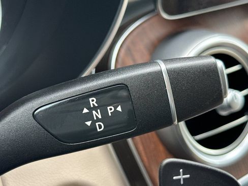 Used 2021 Mercedes-Benz GLC 300 4MATIC image 25