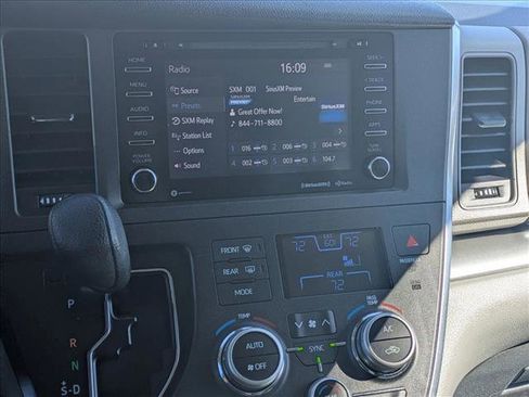Used 2018 Toyota Sienna LE image 17