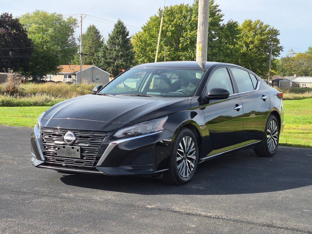 Used 2025 Nissan Altima 2.5 SV FWD image 3