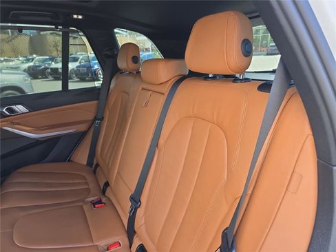 Used 2021 BMW X5 xDrive40i w/ Executive Package image 15