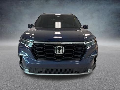 Used 2025 Honda Pilot Touring image 3