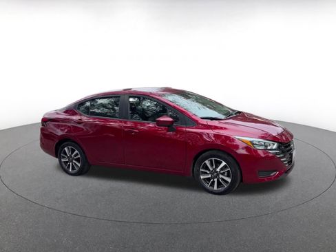 Used 2025 Nissan Versa SV image 2