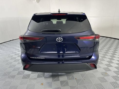 Used 2025 Toyota Highlander LE FWD image 7