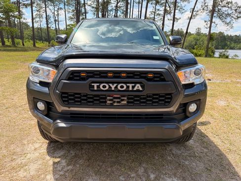 Used 2022 Toyota Tacoma SR5 w/ Technology Package RWD image 9