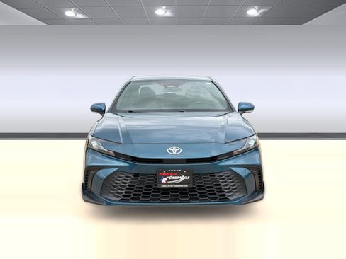 Used 2025 Toyota Camry SE image 6