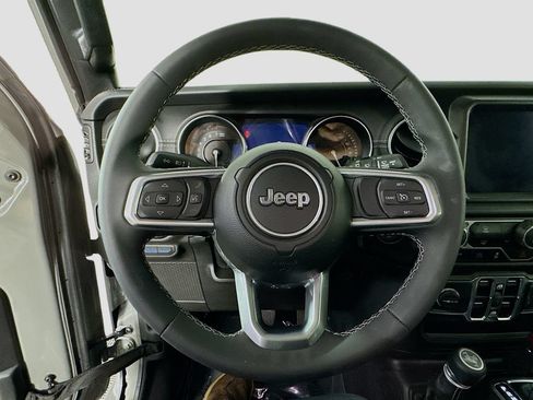 Used 2023 Jeep Wrangler Unlimited Sahara AWD/4WD image 11