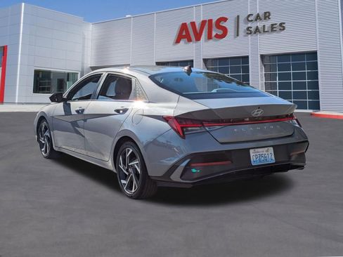 Used 2025 Hyundai Elantra SEL image 9