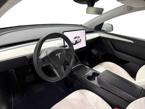 Certified 2023 Tesla Model Y Long Range AWD/4WD image 9