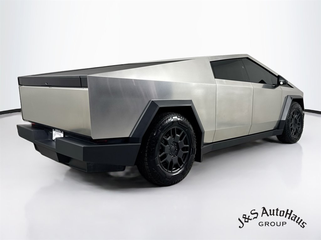 Used 2024 Tesla Cybertruck Cyberbeast AWD/4WD image 7