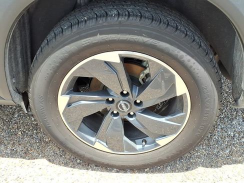 Used 2024 Nissan Rogue SV FWD image 6