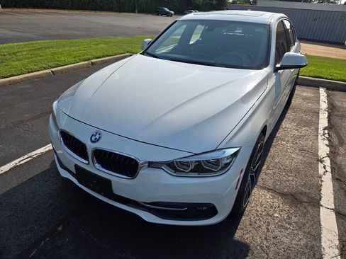 Used 2018 BMW 330i xDrive Sedan AWD/4WD image 4