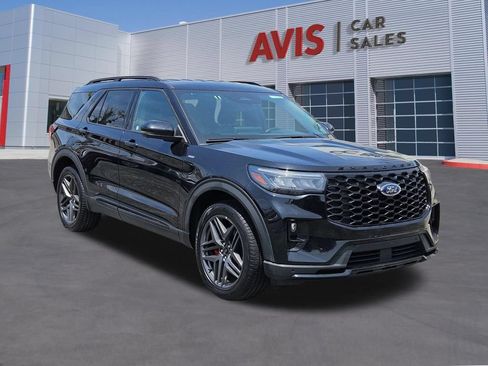 Used 2025 Ford Explorer ST-Line w/ ST-Line Street Pack AWD/4WD image 9