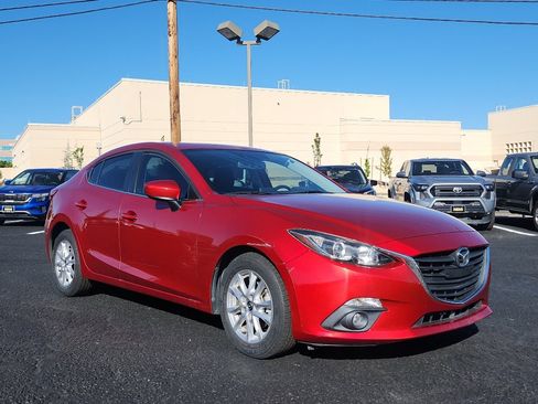 Used 2016 MAZDA MAZDA3 i Touring w/ Popular Equipment Package FWD image 3