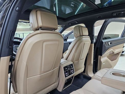 Used 2020 Porsche Cayenne image 27