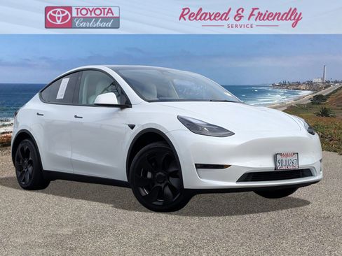 Used 2022 Tesla Model Y Long Range image 1