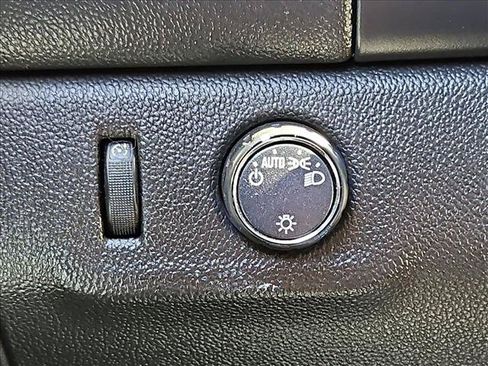 Used 2020 Chevrolet Colorado LT RWD image 17
